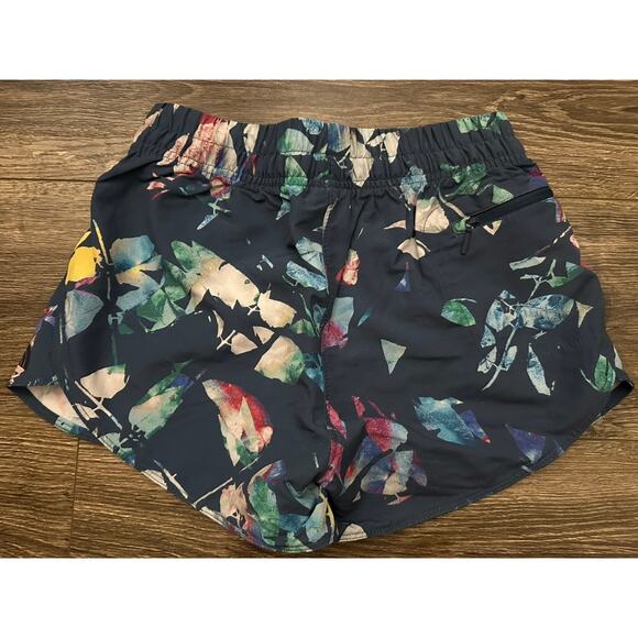 The North Face Classic V Shorts in Blue Wing Teal Leaf Print XS - Picture 5 of 6